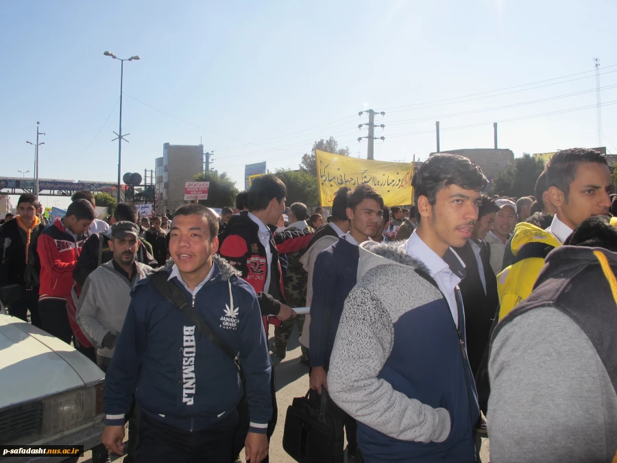 حضور دانشجویان و همکاران در مراسم راهپیمایی 13 آبان 10