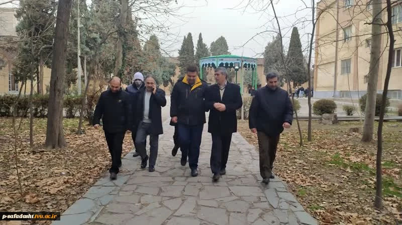 بازدید دکتر خسرویان و هیئت همراه از روند برگزاری امتحانات پایان ترم از دانشکده فنی و حرفه ای انقلاب اسلامی
 2