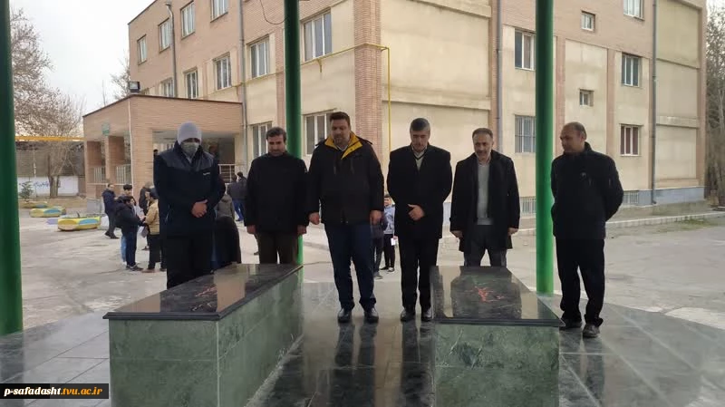 بازدید دکتر خسرویان و هیئت همراه از روند برگزاری امتحانات پایان ترم از دانشکده فنی و حرفه ای انقلاب اسلامی
 3